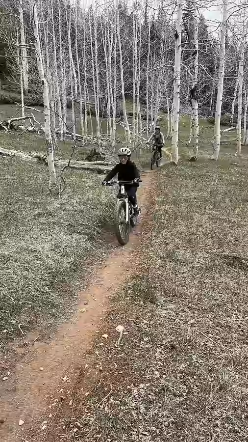 Mountain biking Navajo Lake loop Utah
