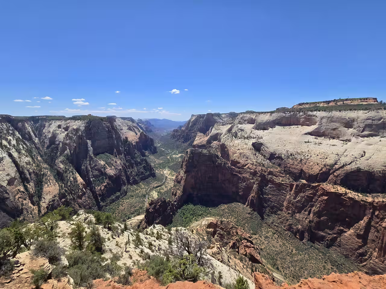 Wide panoramic view from Observation Point looking down the length of Zion Canyon