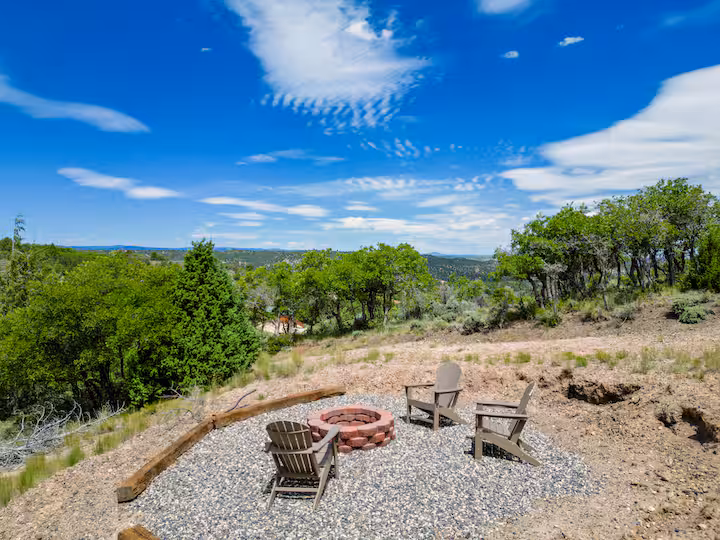 Sunrise Hollow — Firepit & Outdoor Seating