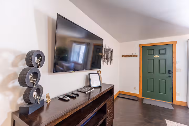 Woodland Grove — Living Room & Entertainment